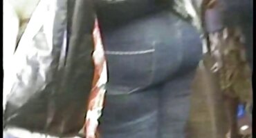 കാമുകി സ്റ്റോക്കിംഗിൽ ആധിപത്യം പുലർത്തുകയും അടിമ നക്കി സമനിരപ്പുണ്ടാക്കുകയും ചെയ്യുന്നു