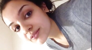 ഹോട്ടലിൽ ഒരു മനുഷ്യൻ നാശം സ്റ്റോക്കിംഗ്സ് പണം ബ്ലൊംദെര് വേണ്ടി