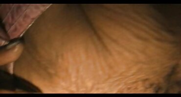 മസാജ് ഒരു കുത്തനെയുള്ള അശ്ലീല ഒരു മനോഹരമായ നഗ്നത അനാച്ഛാദനം