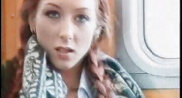 ഒരു കൊഴുത്ത പെണ്കുട്ടി മുലയൂട്ടുന്നത് കണ്ട റൂംമേറ്റ് അവളെ തഴുകി