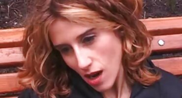 ഗംഭീരമായ അടിവസ്ത്രം ഒരു അസാധാരണമായ സ്വയംഭോഗം എടുത്തു