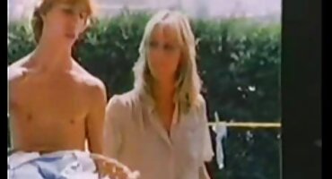 ഭർത്താവ് പക്വതയുള്ള ഭാര്യയെ ക്ഷീണം മാറുന്നതുവരെ ഒരു ആൺകുട്ടിയുമായി ഫക്ക് ചെയ്യാൻ അനുവദിച്ചു