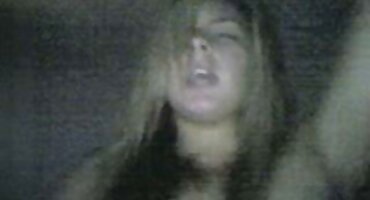 കിടപ്പുമുറിയിൽ പൂട്ടിയിട്ട് കട്ടിലിൽ അവളെ കഠിനമായി ഫക്ക് ചെയ്യാൻ നിർബന്ധിച്ചു