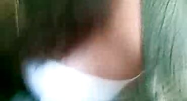 ഒരു വലിയ ലിംഗം വലിച്ചുകീറി അവളുടെ പുസിയെ ഫക്ക് ചെയ്യാൻ വിട്ടു