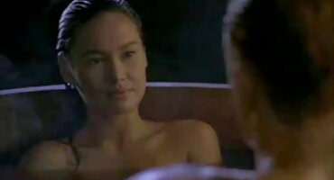 അവൾ കട്ടിലിൽ ഒരു ഓര്ഗി വേണ്ടി അവളുടെ സുഹൃത്ത് കൂടെ കാമുകൻ ചേർന്നു