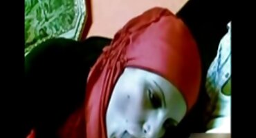 പക്വതയുള്ള ഡാനിയേൽ ഡെറക് ടിറ്റുകൾ കളിയാക്കുകയും ഒരു വലിയ ഡിക്ക് മസാജ് ചെയ്യുകയും ചെയ്യുന്നു