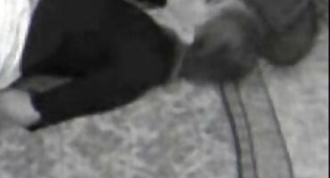 രണ്ട് കറുത്തവർഗ്ഗക്കാരെ ഏകദേശം ഒരു പുരുഷന്റെ ഭാര്യയെ അവന്റെ കണ്ണുകൾക്ക് മുമ്പിൽ ഫക്ക് ചെയ്യുന്നു