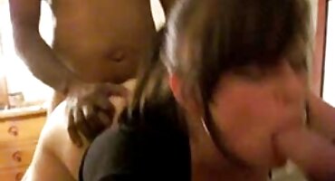 ലാറ്റിൻ ക്ലീനിംഗ് ലേഡി നുദൊ