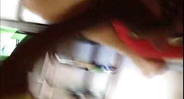 റെഡ്ഹെഡ് പെൺകുട്ടി ഡബ്ല്യു