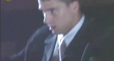 ബിഗ്-നെസ്റ്റഡ് ഭാര്യ അവളുടെ സന്തോഷത്തോടെ കിടക്കയിൽ കാട്ടു ഫക്ക് ലഭിക്കുന്നു