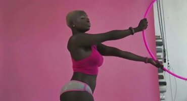 ഉറങ്ങിക്കിടക്കുന്ന ഭാര്യയുടെ അടുത്ത് മറ്റൊരാളുടെ ഭര്ത്താവിനെ കുത്തിക്കൊന്നു