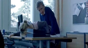 യംഗ് നായിന്റെ മോൻ ഒരു ഇറുകിയ ഷവർ ഫക്ക് ആൾ കെട്ടിച്ചമച്ചു