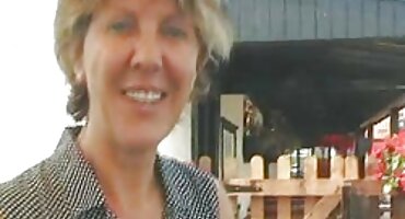 കാമുകൻ അത്യാഗ്രഹത്തോടെ ലാറ്റിന കഴുത മേൽ പൗൺസ് അവളുടെ ഉണ്ട്