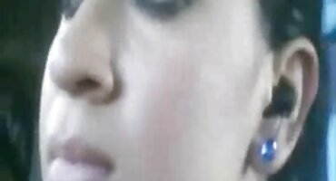 ഇരുണ്ട-ഒരു ആകർഷണീയമായ മംമ്തെ കൂടെ ഫക്ക് ഫക്ക് കടന്നു