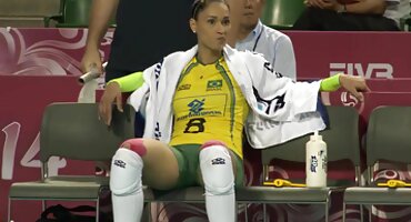 സഹോദരി സഹോദരന്റെ വരവിനായി കാത്തുനിൽക്കുകയും അവനോട് കീഴടങ്ങാൻ തിടുക്കം കൂട്ടുകയും ചെയ്തു.