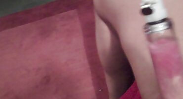 ഞാൻ ഒരു വൈബ്രേറ്ററുമായി ക്ലയന്റിന്റെ പുസിയുമായി കളിച്ചു അവിടെ എന്റെ കോഴി ചേർത്തു