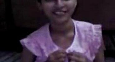 റഷ്യൻ വേശ്യകൾ പുരുഷന്മാർ എത്തുന്നതിനുമുമ്പ് അനലോഗ്