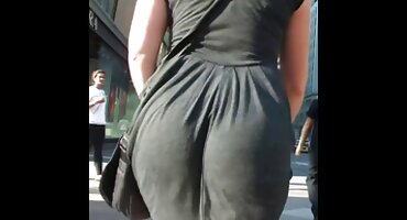 കാമുകന്റെ വലിയ കോഴി വിഴുങ്ങി മുടി കണ്ട്