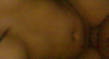 കാമുകിയെ കിടപ്പുമുറിയിലേക്ക് തള്ളിയിട്ട് ഇണചേരല് വാഗ്ദാനം ചെയ്തു