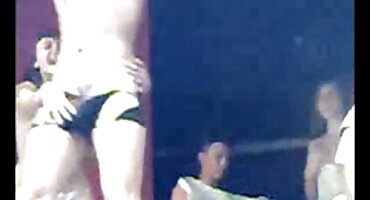 തളർച്ച വരെ കുളത്തിൽ മേശമേൽ ലാറ്റിൻ സ്ലട്ട്