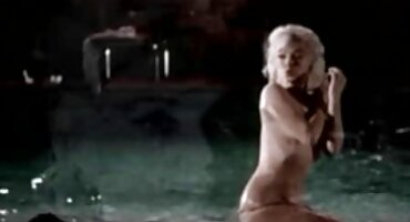 രണ്ടു കാമുകിമാര് കാമുകനെ കിടക്കയില് കിടത്തി അവിടെ കൊടുത്തു