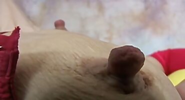 എലിവേറ്ററിൽ വളഞ്ഞ മുലകൾ കൊണ്ട് രണ്ട് ഫക്കിംഗ് സെക്രട്ടറി