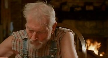 അവൻ നഗ്നനായ ബ്ലെൻഡിനെ കാറിലേക്ക് കൊണ്ടുപോയി ലൈംഗികബന്ധത്തിലേർപ്പെട്ടു