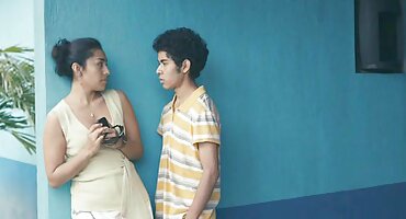 വെളുത്ത മസാജ് പ്രാക്ടീസ് സെക്സ് ഒരു ആവേശകരമായ സന്ദർശകൻ