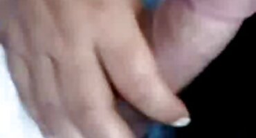 അശ്ലീലം തളർന്നു, അയൽക്കാരനെ വശീകരിക്കാൻ തീരുമാനിച്ചു