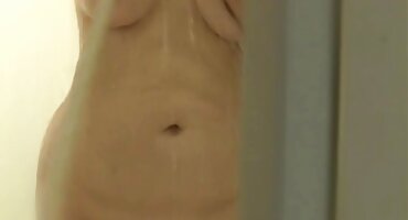 അവൾ കിടപ്പുമുറിയുടെ വാതിൽ അടച്ചില്ല, അയൽവാസിയുടെ കാമുകനെ വശീകരിച്ചു