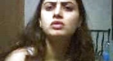 ഒരു കറുത്ത മനുഷ്യന്റെ വലിയ കോഴിയോട് ക്ഷമിക്കാൻ അവൾ സ്വീകരണത്തെ തെറ്റിദ്ധരിച്ചു