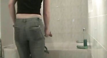 കാമുകിയുടെ ലൈംഗിക കളിപ്പാട്ടങ്ങൾ കണ്ടെത്തി, മോശം പെരുമാറ്റത്തിൽ ഏർപ്പെട്ടു