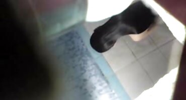 കാമുകൻ എല്ലായിടത്തും അവളെ ഫക്ക് അനുവദിക്കുന്നു