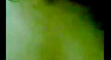 ഒരു സെക്സ് മെഷീൻ, വിരലടയാളം ക്ലിറ്റ് ഉപയോഗിച്ച് കീറിക്കളഞ്ഞ കൂട്ടിൽ ഹാർഡ് ഫക്കിംഗ്