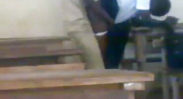 ഗേൾഫ്രണ്ട്സ് സഹായിക്കുക എബണി വെളുത്ത ആൺകുട്ടികളും ഒരു കൂട്ടം പങ്കെടുക്കാൻ