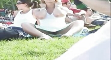 ലാറ്റക്സിൽ കർശനമായ യജമാനത്തി കുന്നിലിന്ഗുസ് ശേഷം അടിമ കൊടുത്തു