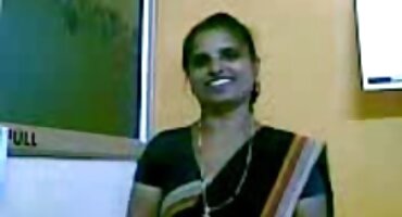 നനഞ്ഞ യോനിയിൽ പന്ത്ഹൊസെ ജാഗ്രതയോടെ സ്വയംഭോഗം