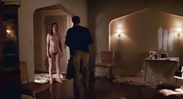 ക്രിസ്മസ് ട്രീ ധരിച്ച് ഒരു ചൂടുള്ള ഓർഗി പാർട്ടി ക്രമീകരിക്കാൻ തീരുമാനിച്ചു