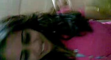 യുവ കോക്വെറ്റ് വിരലുകൾ റെയ്ഡ്, അത്യാഗ്രഹത്തോടെ ഫക്ക്