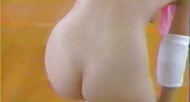 പെണ്കുട്ടി തുണി അഴിച്ചു അവളുടെ പൂറിന്റെ ആത്മവിശ്വാസം എടുത്തു