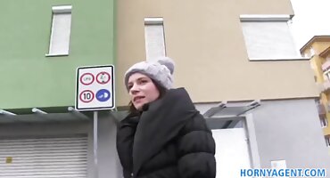 ആഴമുള്ള തൊണ്ടയ്ക്ക് ശേഷം കറുത്ത കാമുകന്റെ ശുക്ലം വിഴുങ്ങി