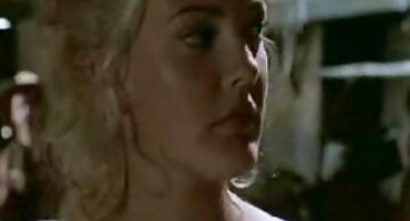 രണ്ട് ബിബി സ്കൂറ ഇരുണ്ട തൊലിയുള്ള ഒരു വെളുത്ത പയ്യനെ അവരോടൊപ്പം ഫക്ക് ചെയ്യാൻ നിർബന്ധിച്ചു