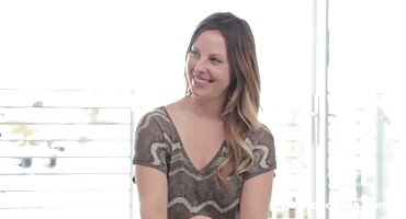 ലെസ്ബിയൻ പ്രാക്ടീസ് മധുരമുള്ള ഓറൽ സെക്സ് കിടക്കയിൽ