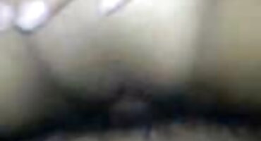 അവൻ ഒരു ചെറുപ്പക്കാരൻ സ്കൂൾ മുന്നിൽ കോഴി എറിഞ്ഞു അവളെ ഫക്ക് തുടങ്ങി