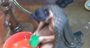 ബി. ബി. ഒ. എസ് ഓസ്റ്റിൻ മാർട്ടിൻ അടിവസ്ത്രങ്ങളുമായി പ്രണയത്തിലാകാൻ കാമുകനെ പ്രേരിപ്പിക്കുന്നു