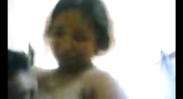 രണ്ട് ലിബർട്ടിനുകൾ ബാൽക്കണിയിൽ ഒരു മനുഷ്യനുമായി ഫക്ക് ചെയ്യുകയും ലജ്ജിക്കാതിരിക്കുകയും ചെയ്യുന്നു