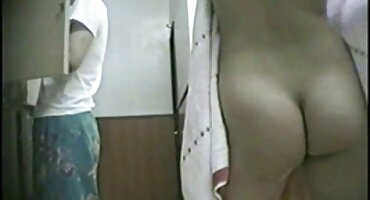 പരിചയസമ്പന്നനായ ഒരു ജീവനക്കാരന്റെ പാൽ ഉപയോഗിച്ച് കളിക്കുമ്പോൾ ഉപഭോക്താവിന് മികച്ച സേവനം ലഭിച്ചു