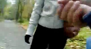 സൗന്ദര്യമുള്ള ഏഷ്യൻ മസാജ് മാരിക ഹേസ് ക്ലയന്റിന് സ്വയം നൽകി