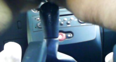 ബസ്റ്റി എബണി വഴക്കമുള്ള പെൺകുട്ടി വീട്ടിൽ കിടക്കയിൽ അവളുടെ കാമുകൻ കീഴടങ്ങുന്നു