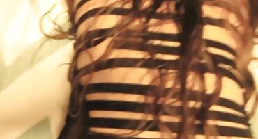 മസാജ് ക്ലയന്റ് പരുക്കൻ മസാജ് ബി. ഡി. എസ്. എം സ്റ്റൈലിൽ നൽകുന്നു